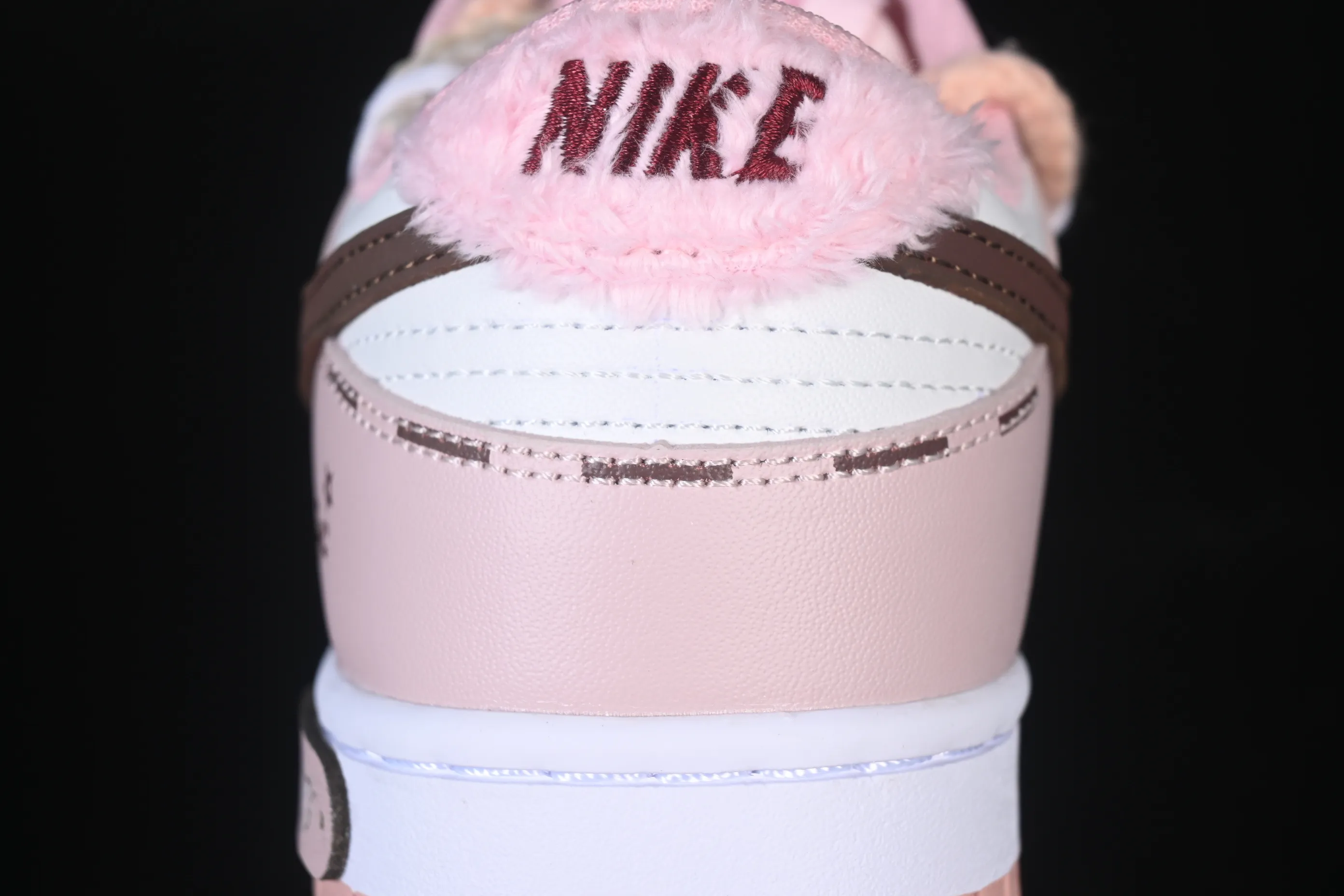 All categories Nk SB Dunk Series Nk SB Dunk Low High-end customized low-top sneakers Nike SB Dunk Low Valentine's Day pink straps low-top casual sneakers DO6485-600